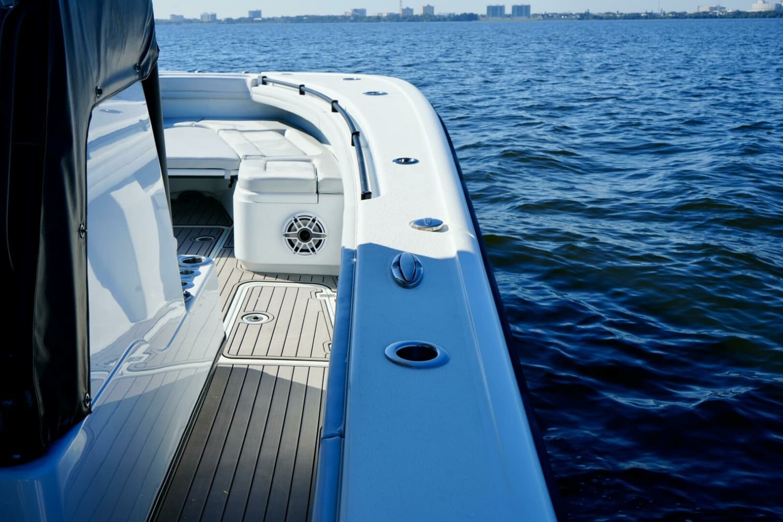 Yellowfin 32 Luhn 32- Companionway