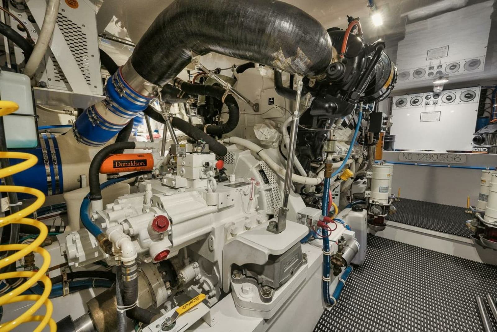 2020 Hatteras Convertible GT59