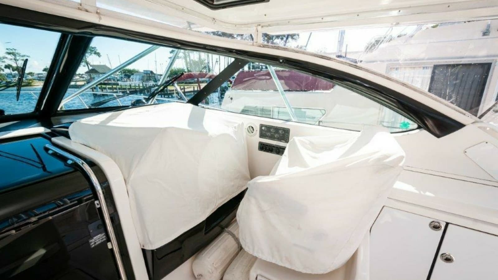 2003 Tiara Yachts 4200 Open Kingfisher Helm