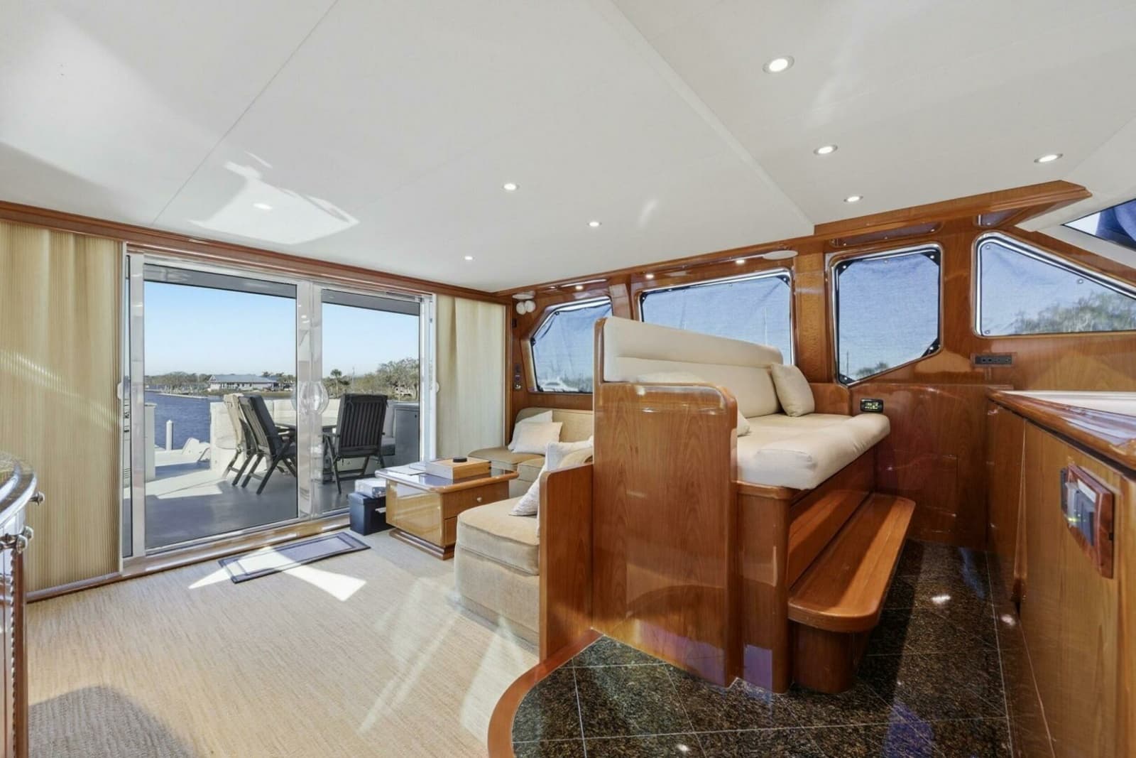 Cheoy Lee 95 FOOTLOOSE - Skybridge Helm