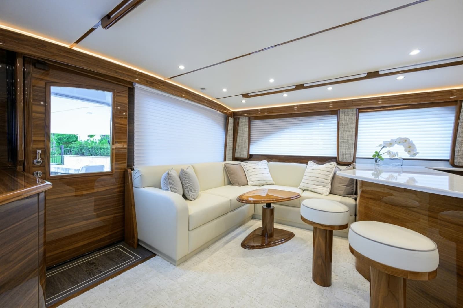 Viking 54 - Dog House - Salon