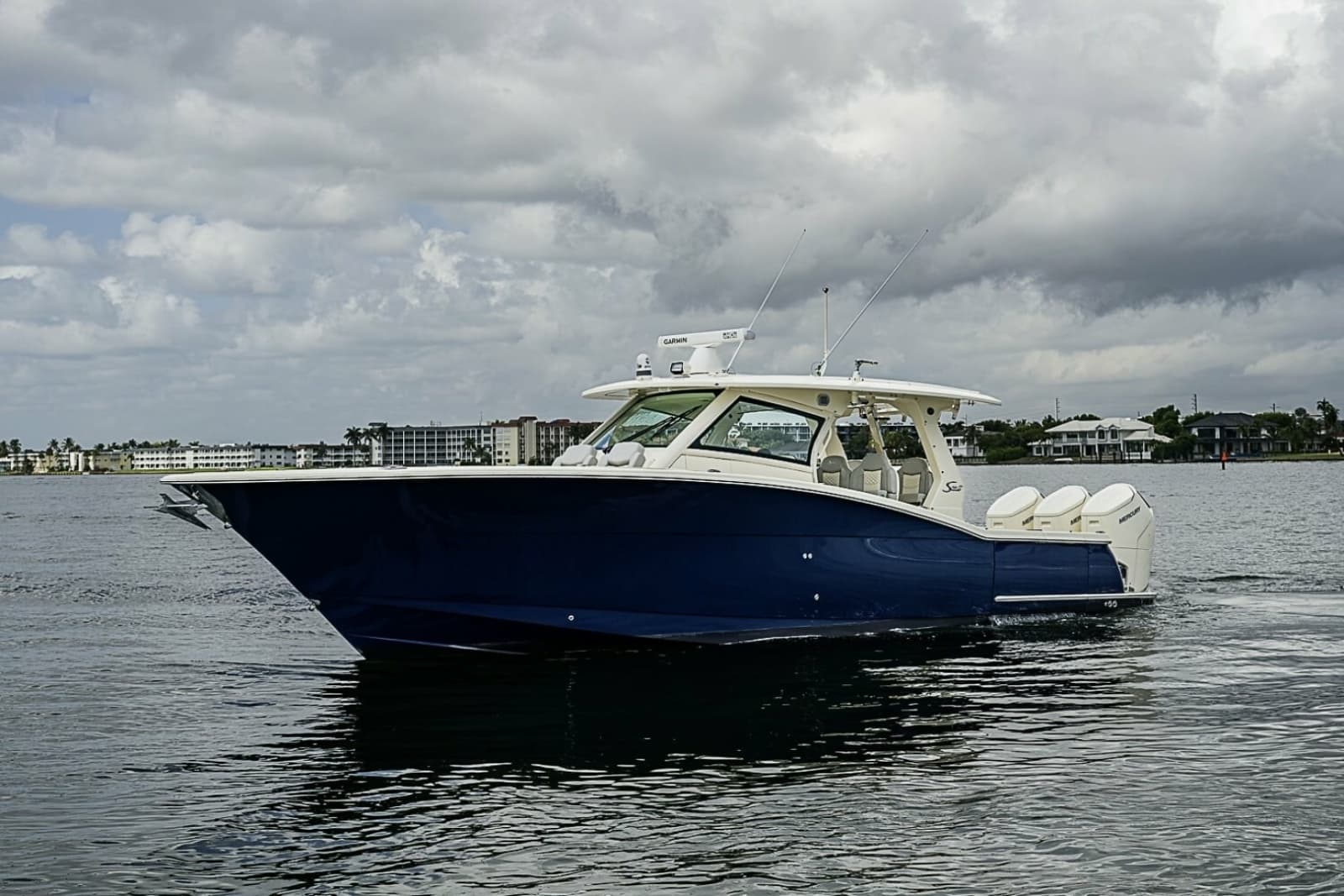 Scout 42 Maizey Blue - Exterior Profile