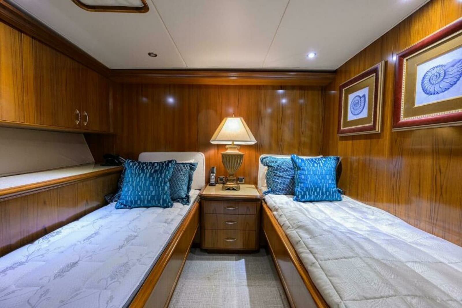 2004 Sea Force IX 82 Enclosed Bridge