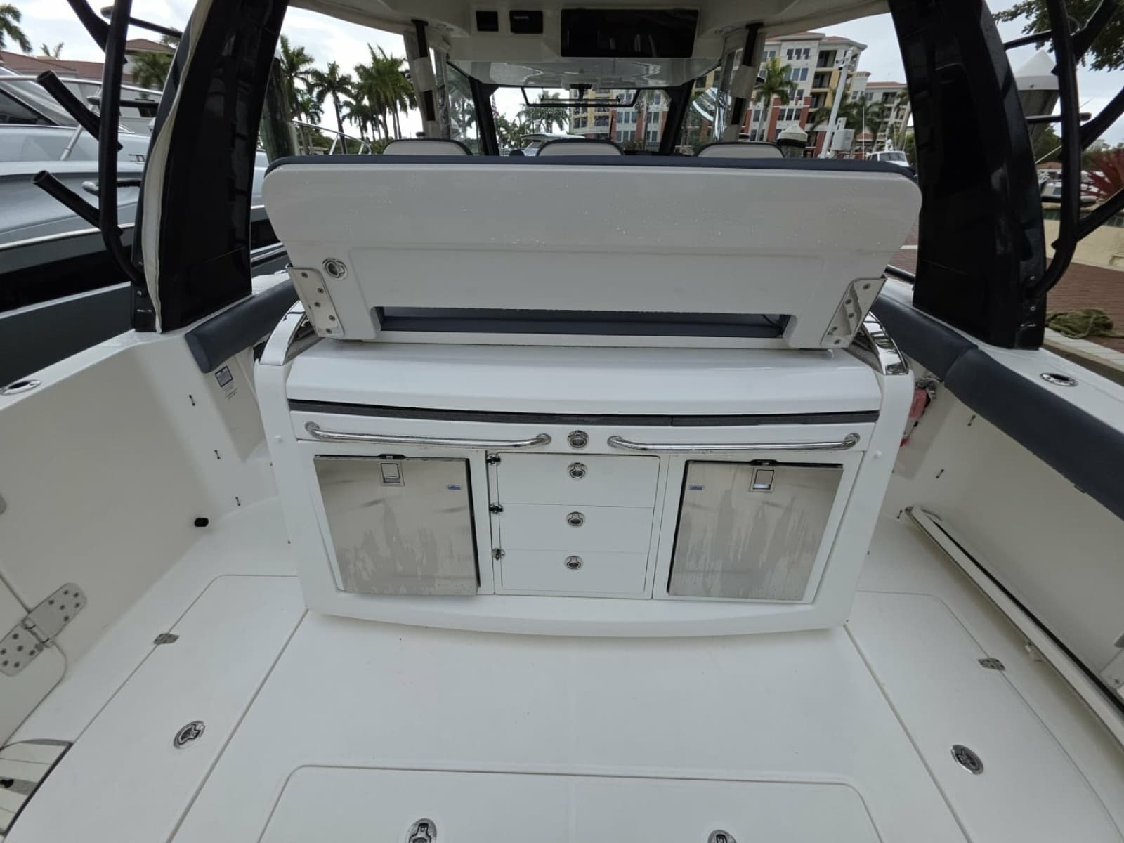 2021 Boston Whaler 420 Outrage BFT-Profile