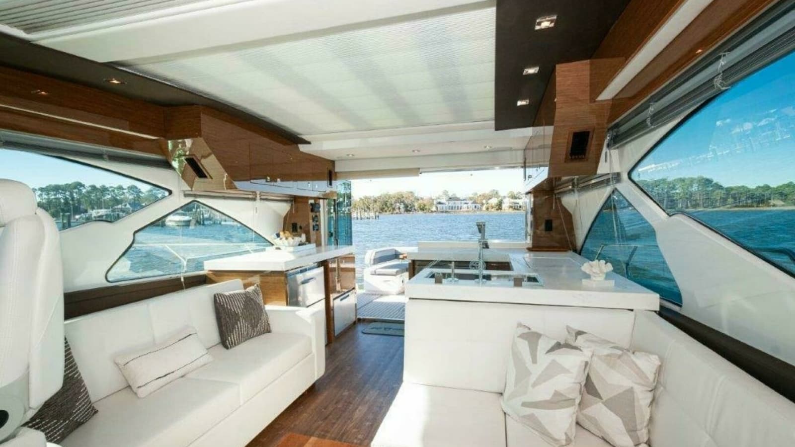 2020 Cruisers Yachts- HARPER BELL- Salon 5