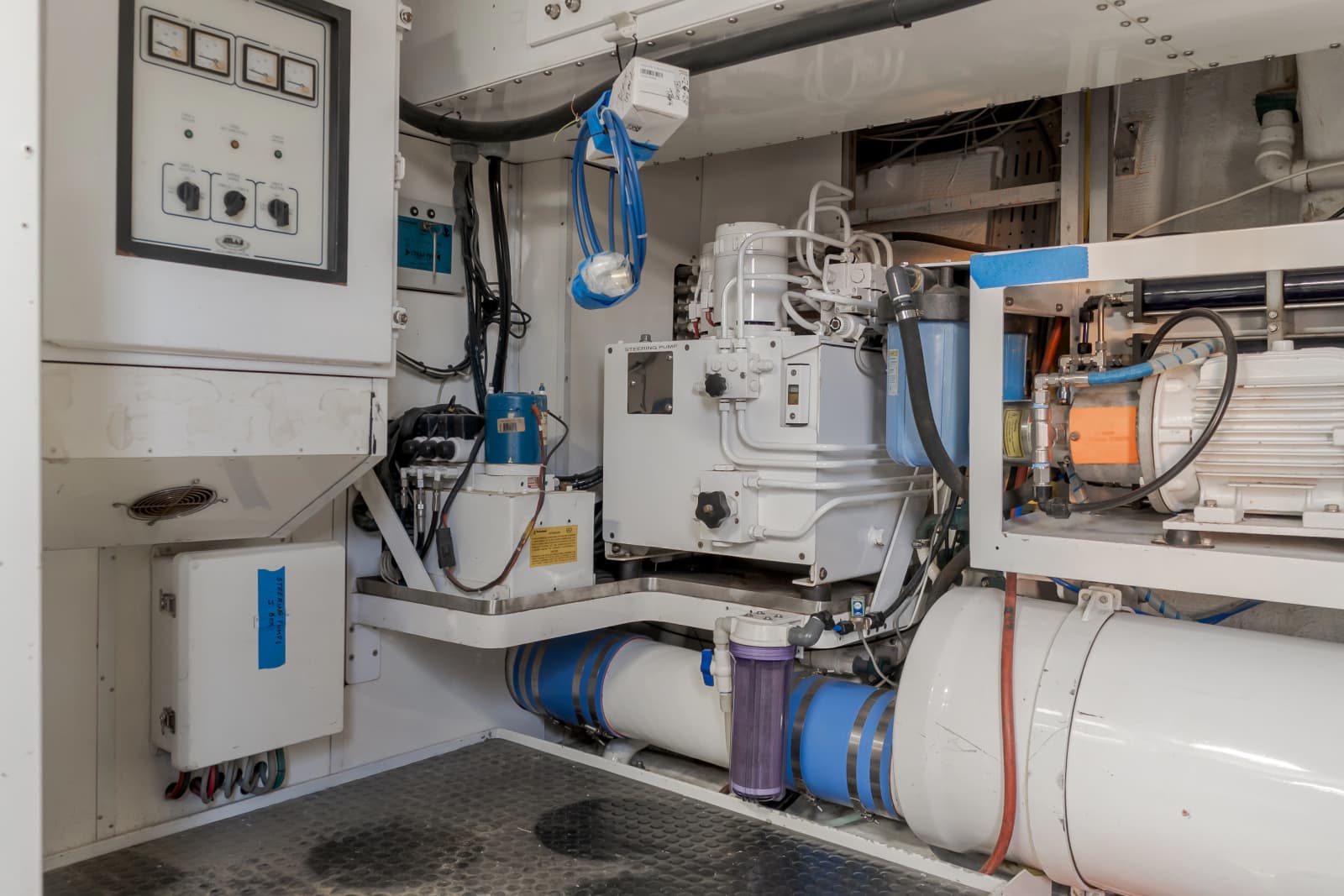 2002 Destiny 104 Raised Pilothouse