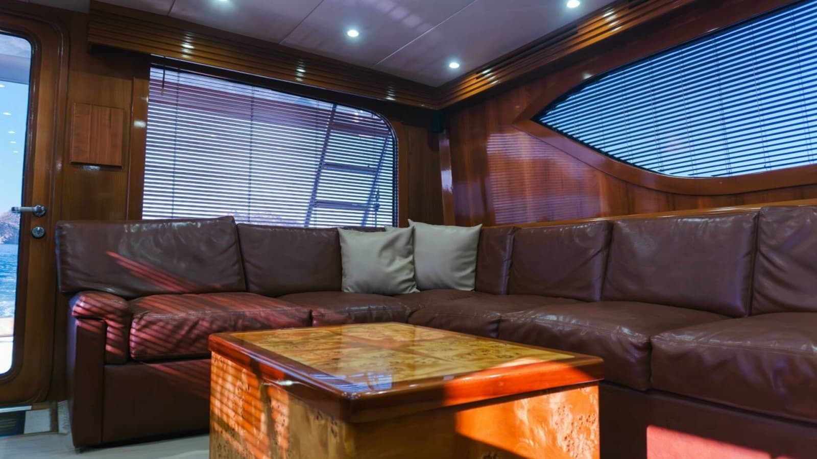 2001 Hatteras 60 Convertible - Sinyorita Salada