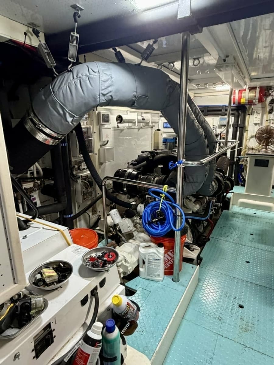 Alaskan 70 OHANA - Engine Room
