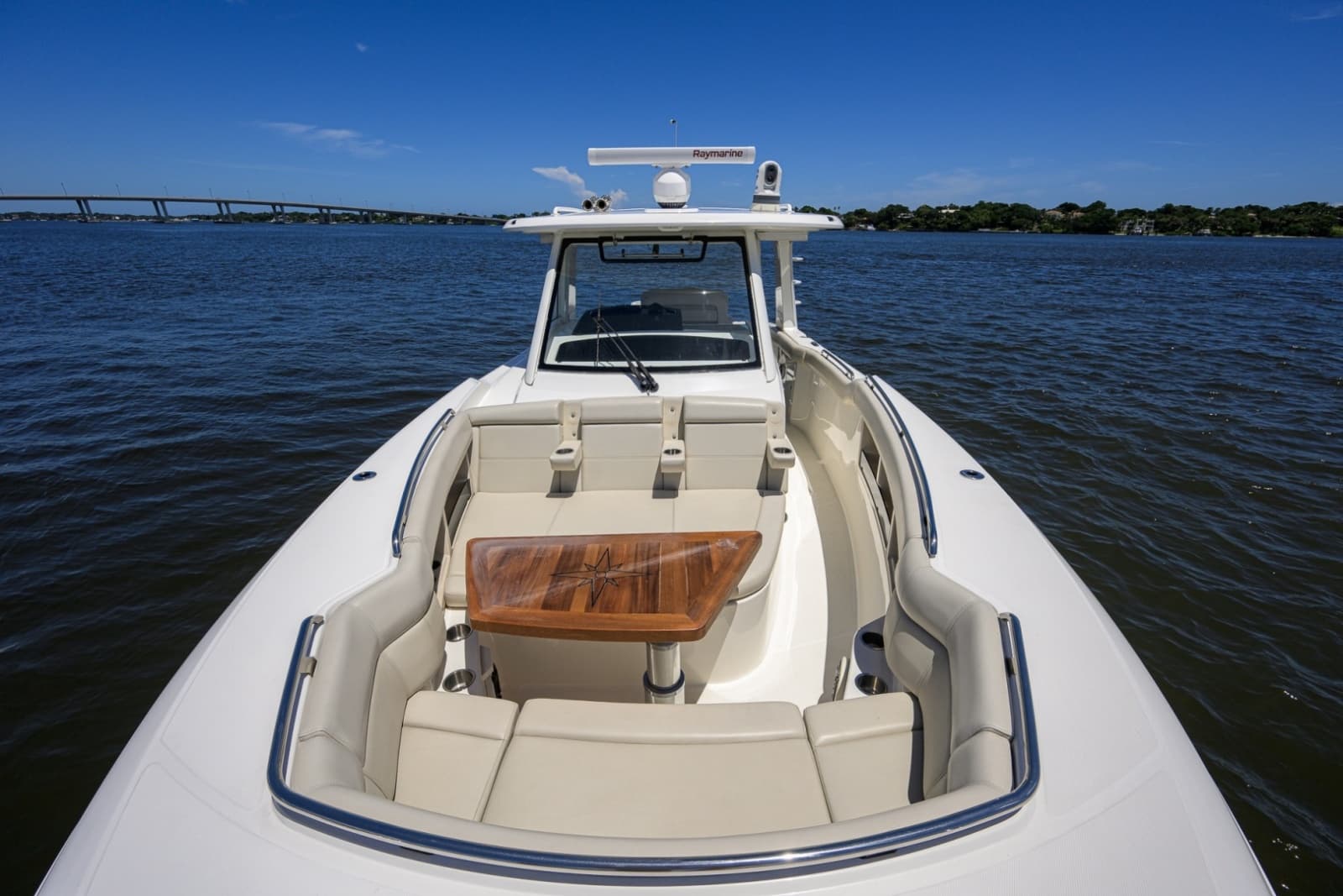 Boston Whaler 35 - DERRYN -  Bow & Forwarsd