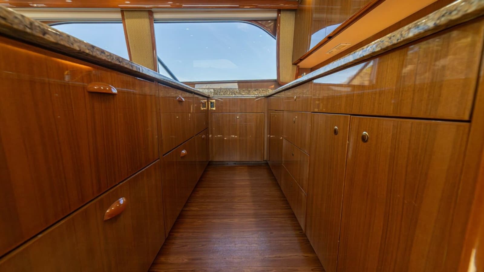 2006 Viking 56 "Scandaloso"