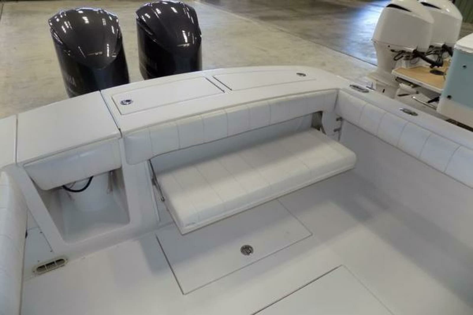 Regulator 34 - WIN PER DAY - Cockpit Seating