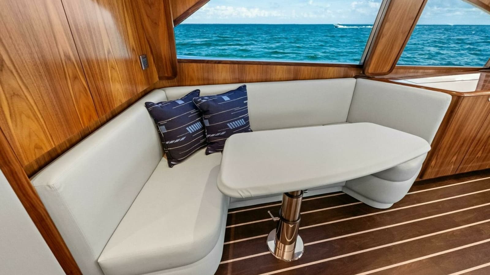 Salon Dinette with Ocean View