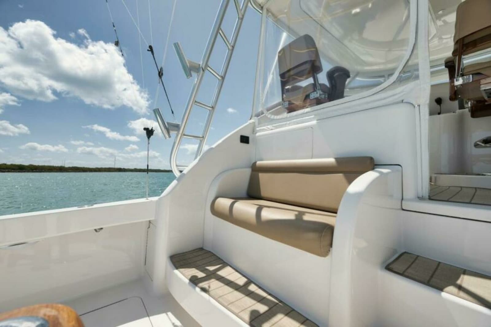 Viking 42 GAMECHANGER - Cockpit