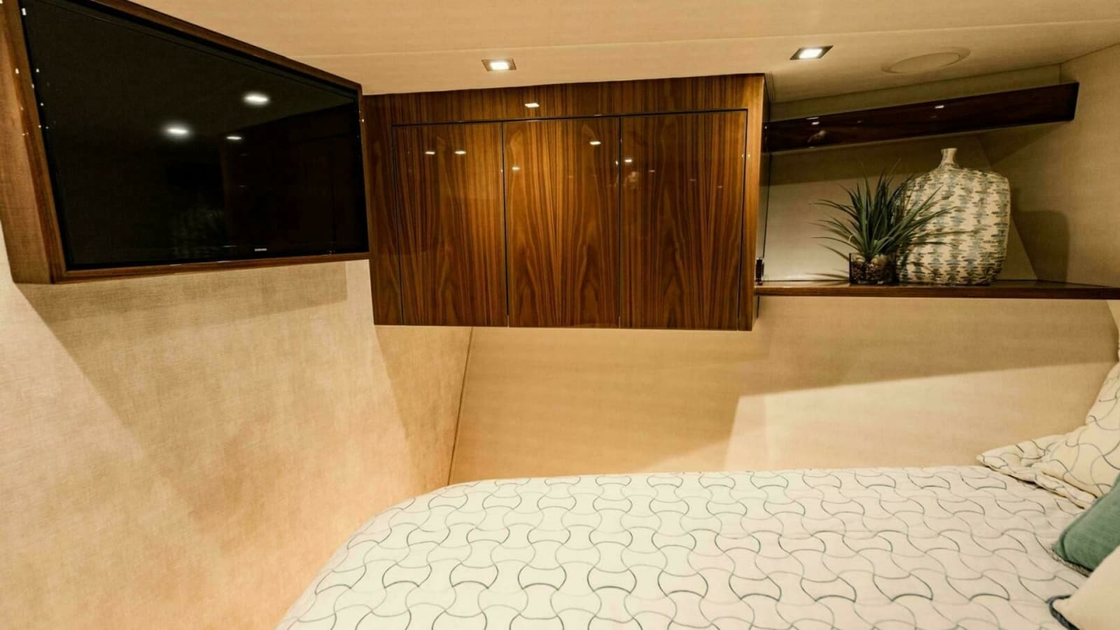 2020 Viking 72 Enclosed Bridge