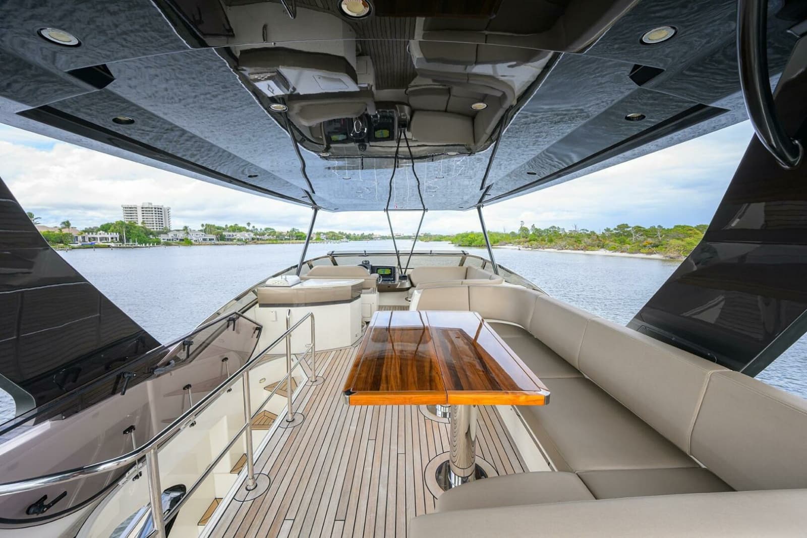 Marquis 66 ANDIAMO - Bridge Deck