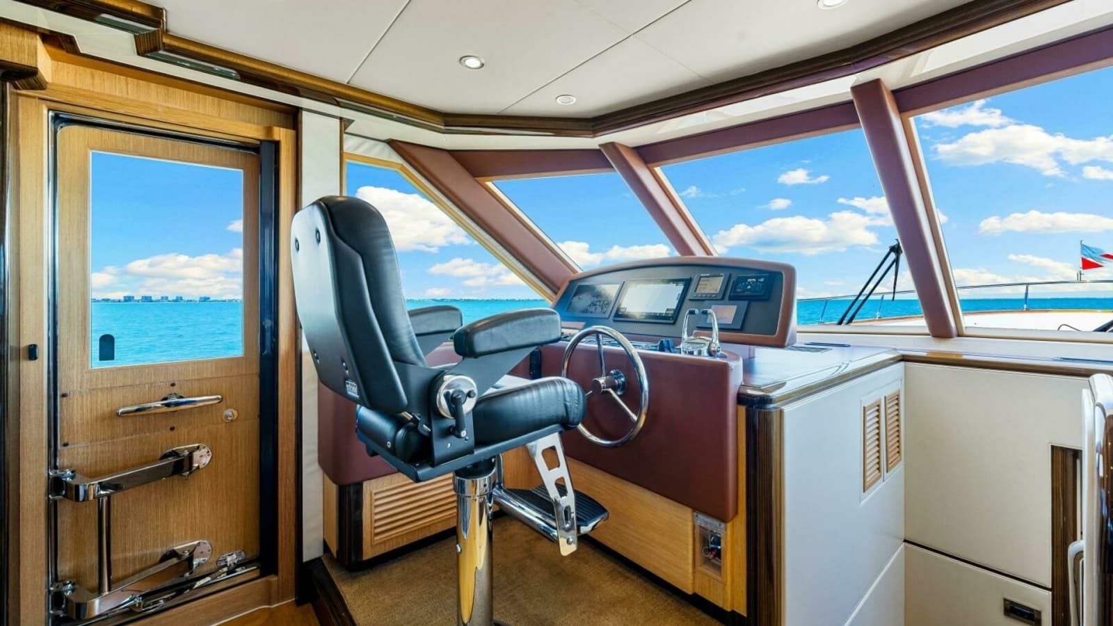 2010 83 Ocean Alexander Motor Yacht 'Relentless'