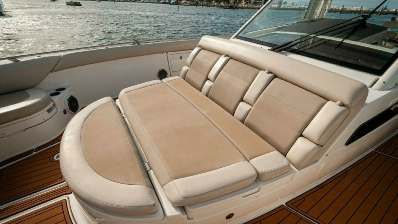2018 42 Boston Whaler 420 Outrage The Tyder II Bow (2)