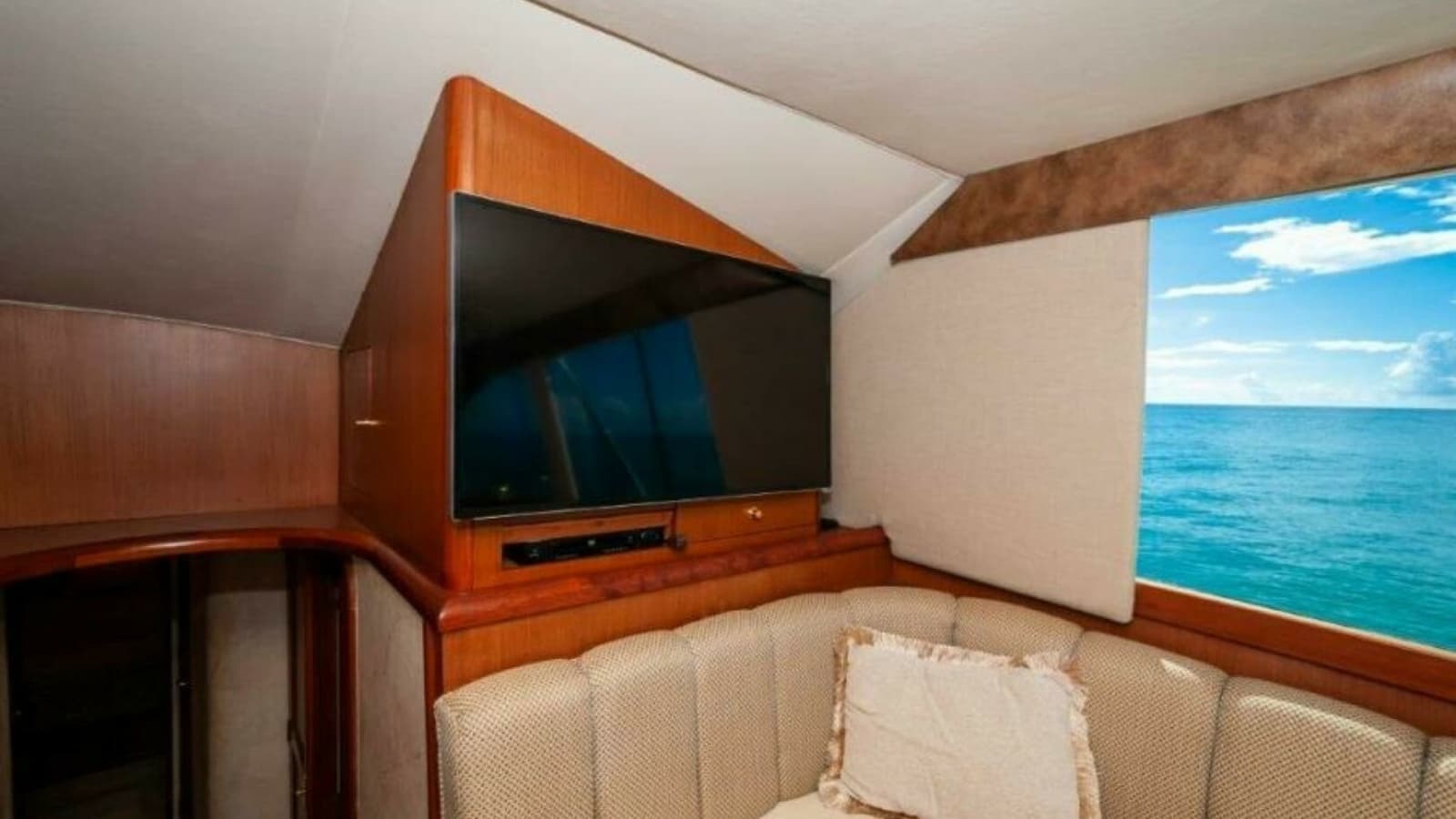 1998 Ocean Yachts 48 Super Sport Salon 4