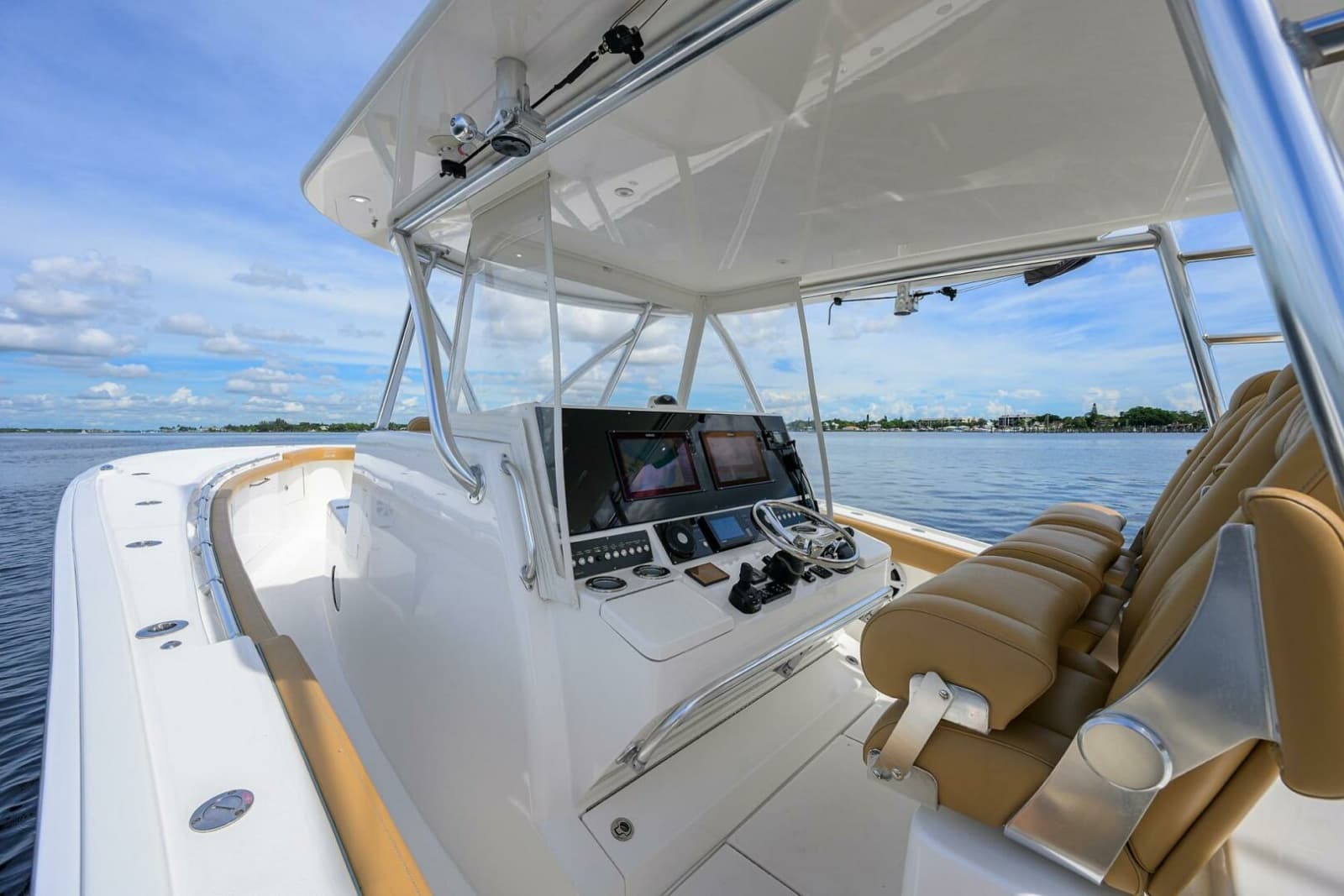 2018 Buddy Davis 42 Center Console - Helm