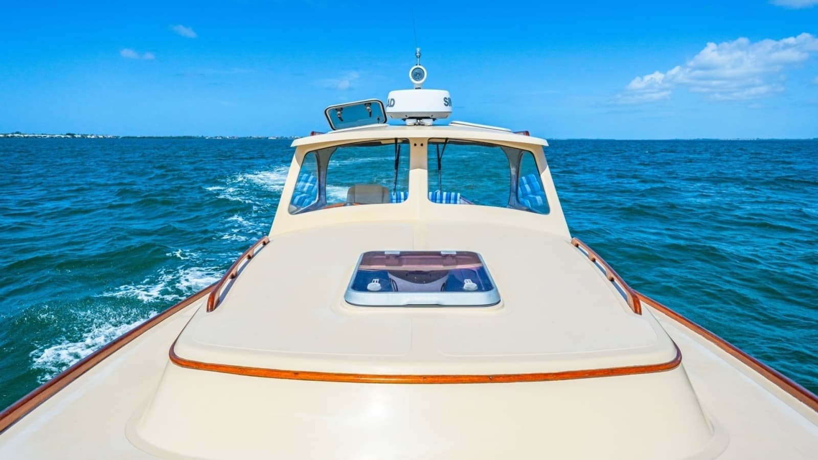 1998 36 Hinckley Picnic Boat Bow