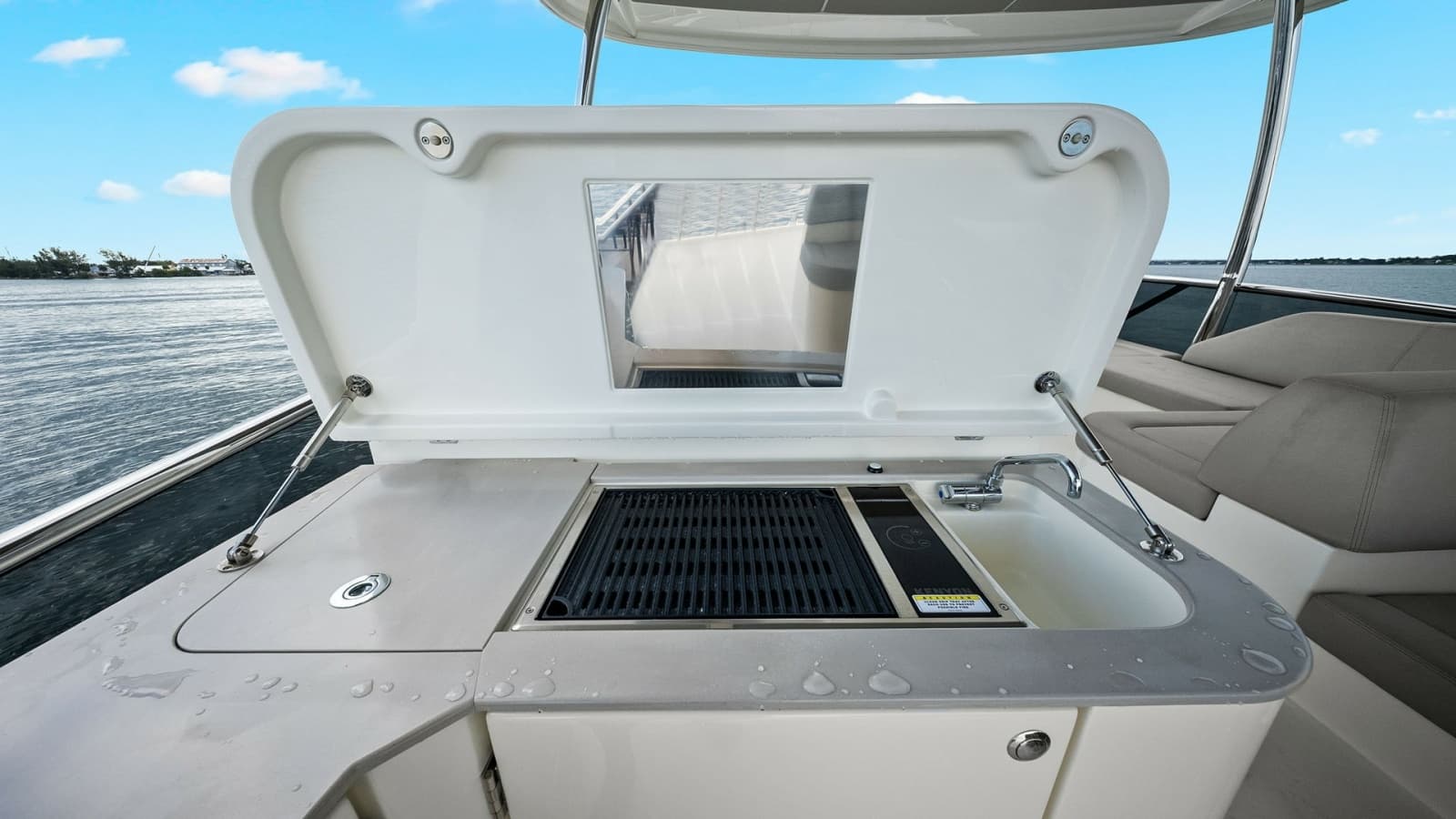 Flybridge Wet Bar with Grill