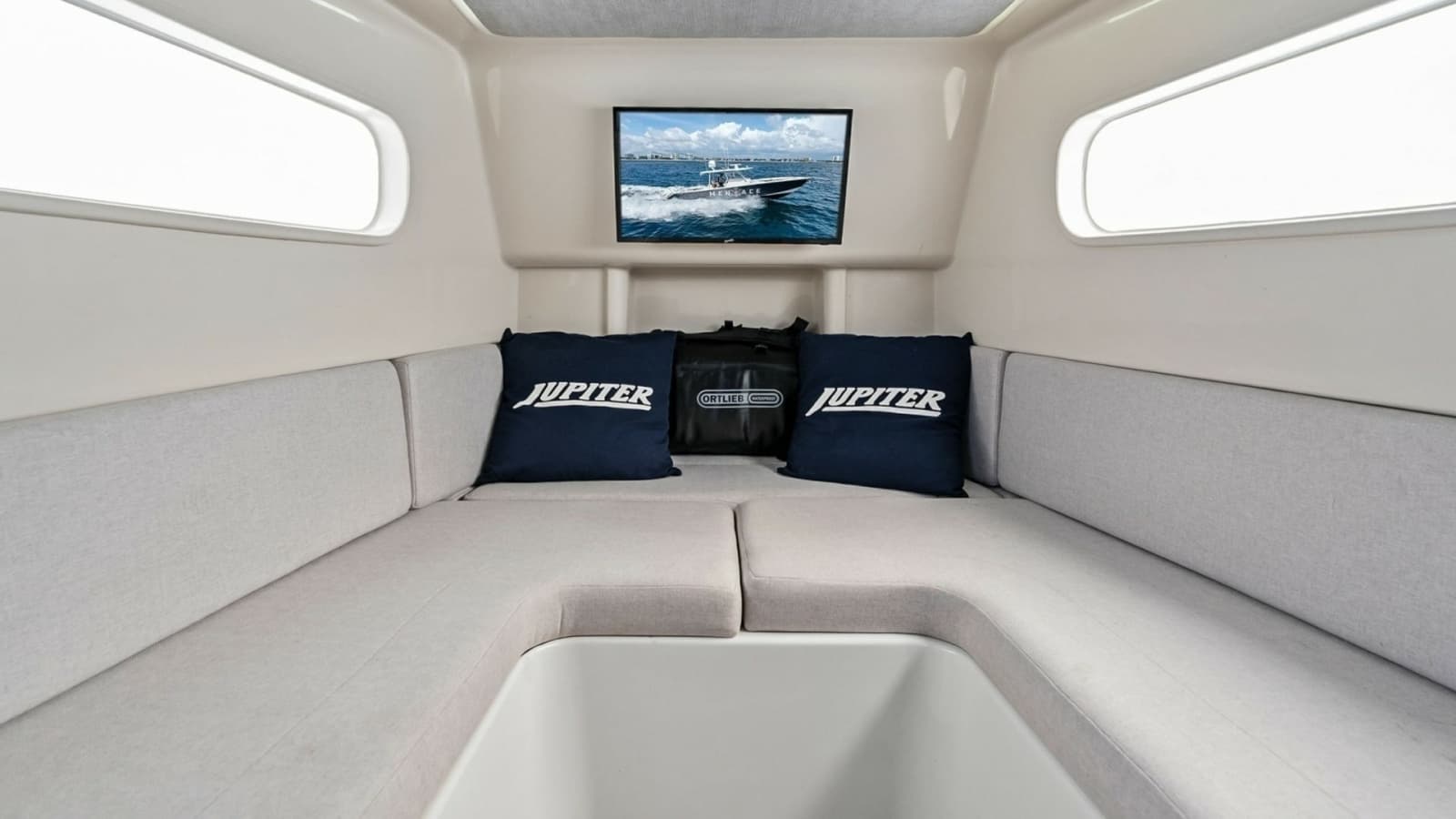 2020 Jupiter 43 SF MENACE V Berth