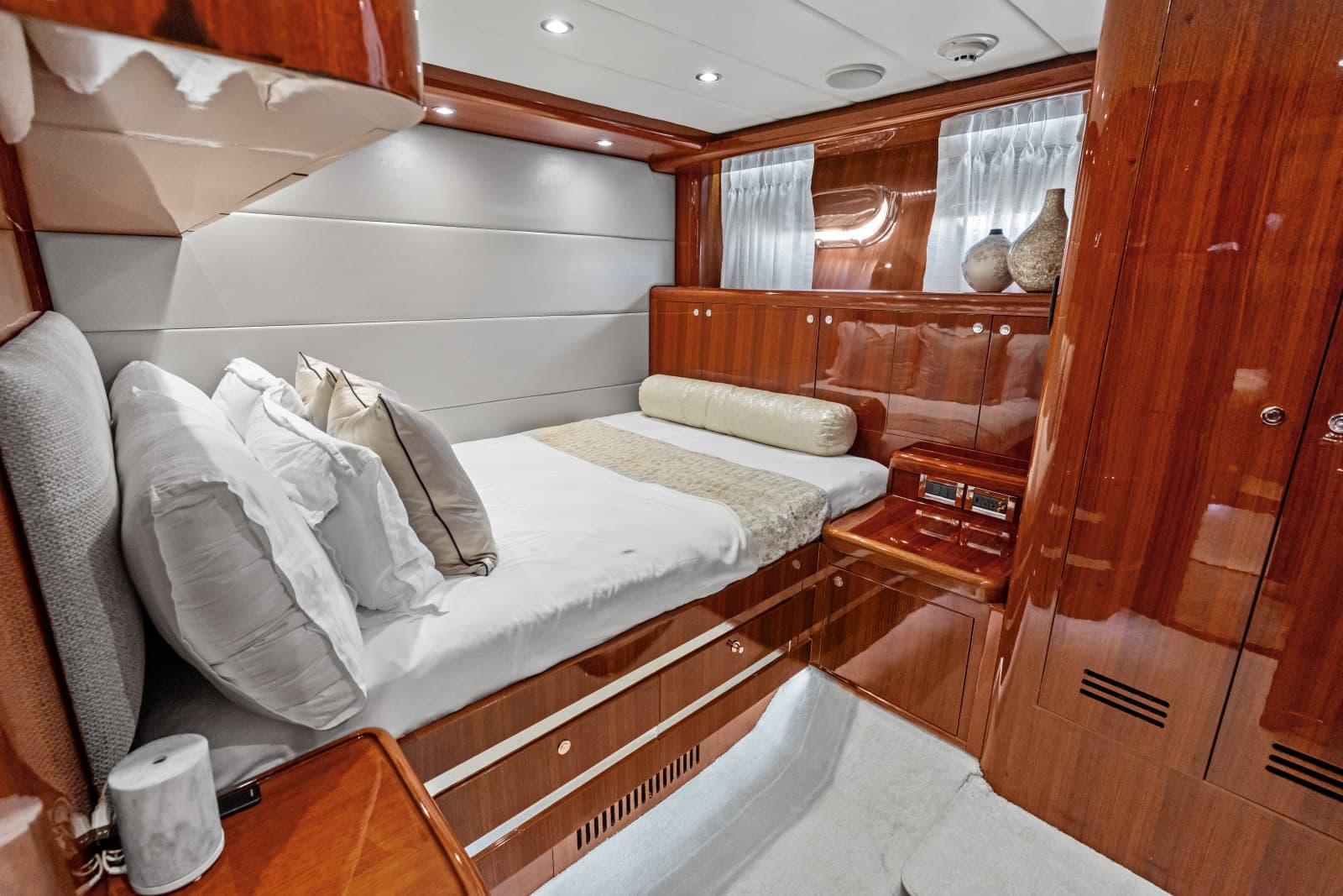 2005 Johnson 87' Motor Yacht