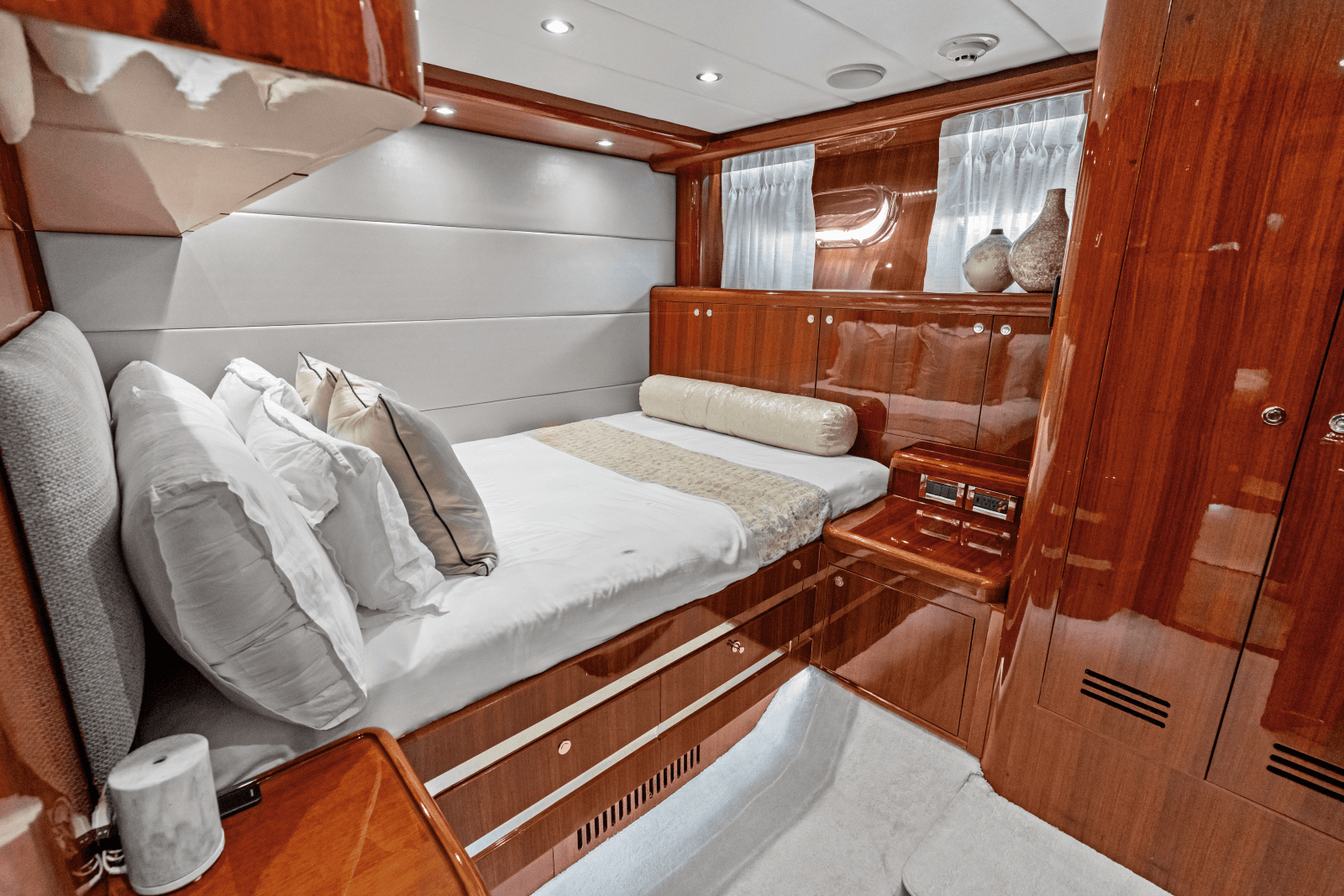 2005 Johnson 87' Motor Yacht