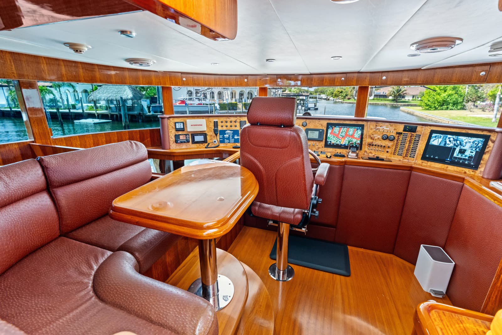 2005 Johnson 87' Motor Yacht