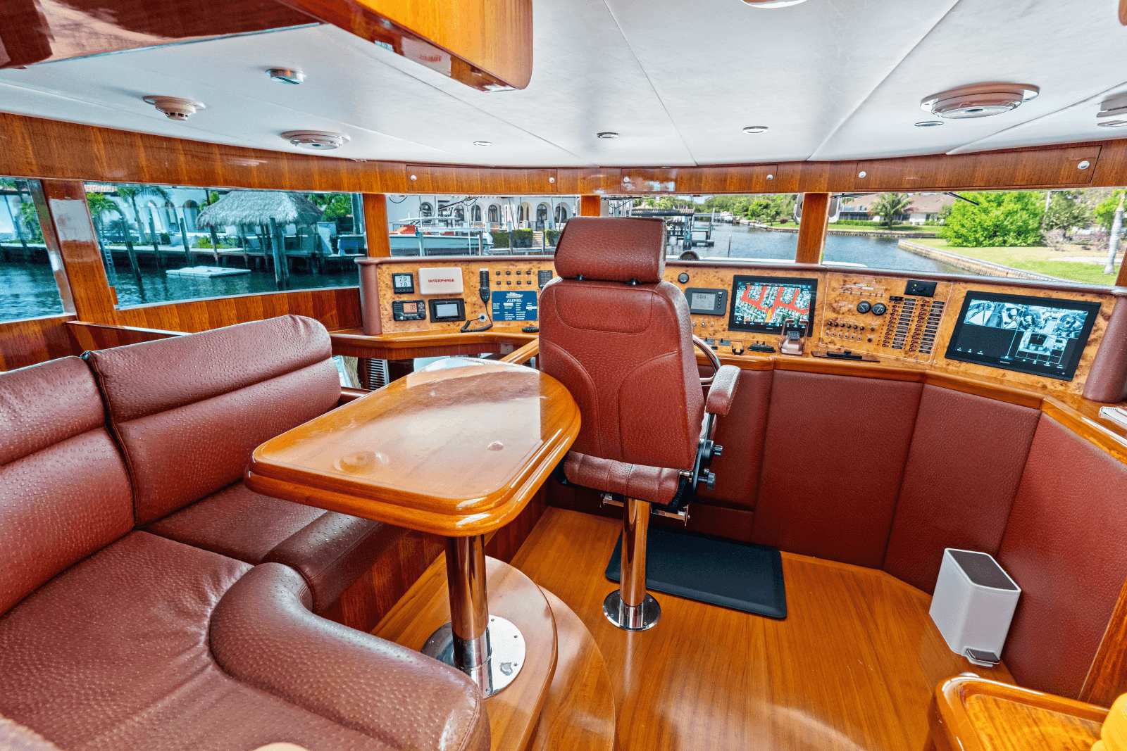 2005 Johnson 87' Motor Yacht