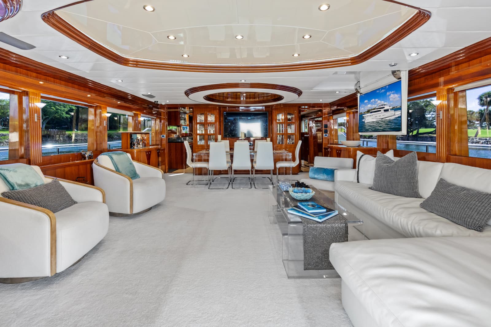 2005 Johnson 87' Motor Yacht