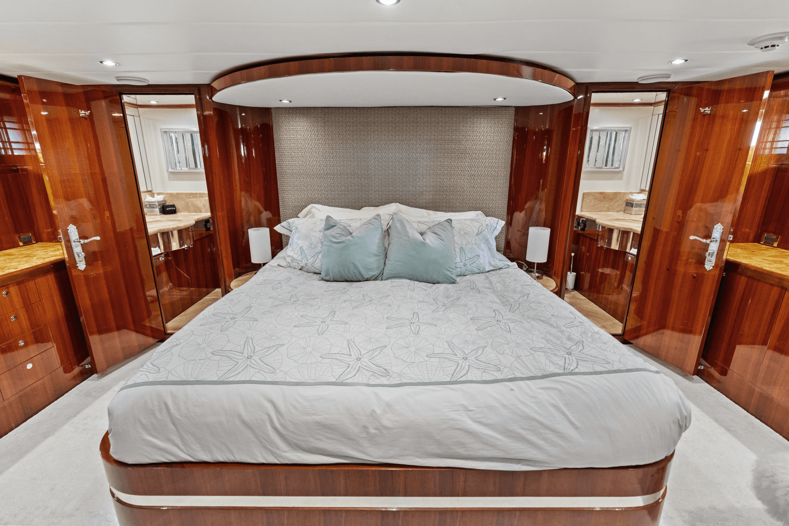 2005 Johnson 87' Motor Yacht