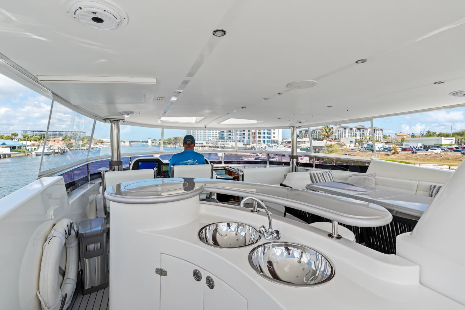 2005 Johnson 87' Motor Yacht
