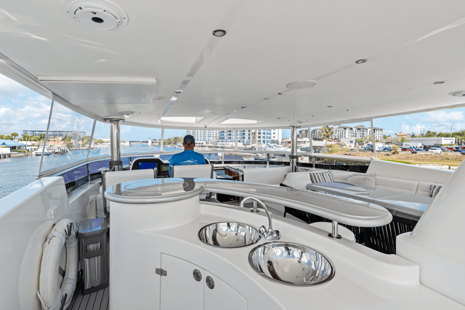 2005 Johnson 87' Motor Yacht