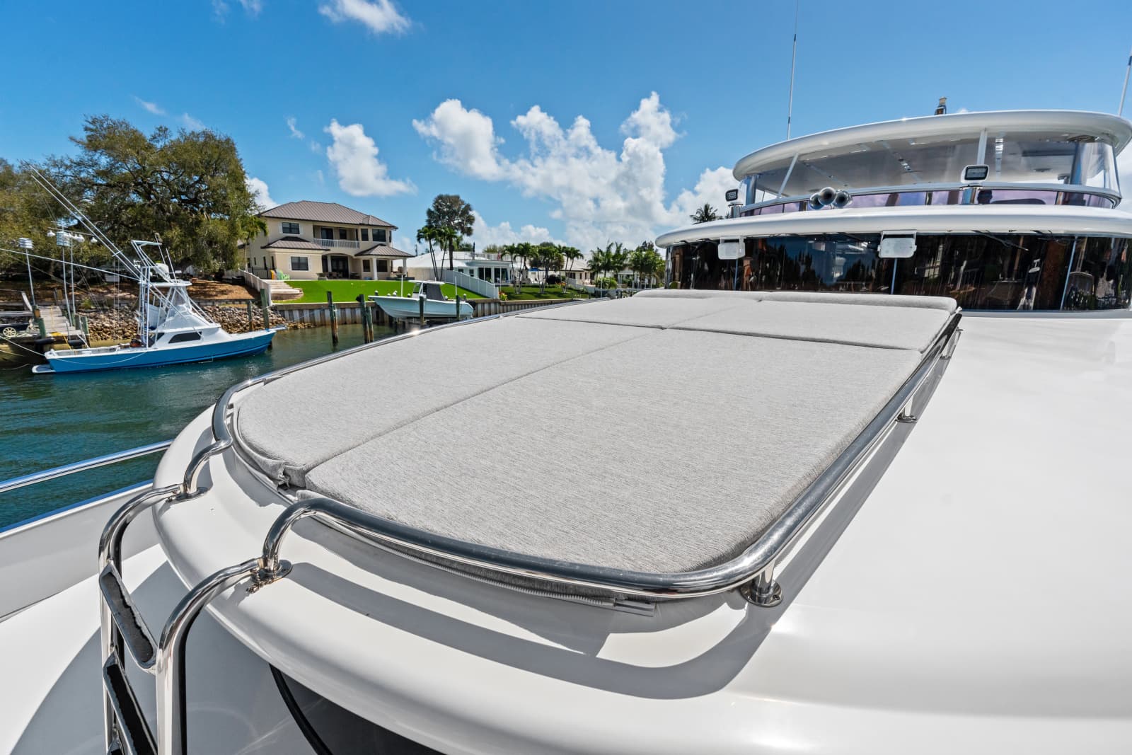 2005 Johnson 87' Motor Yacht