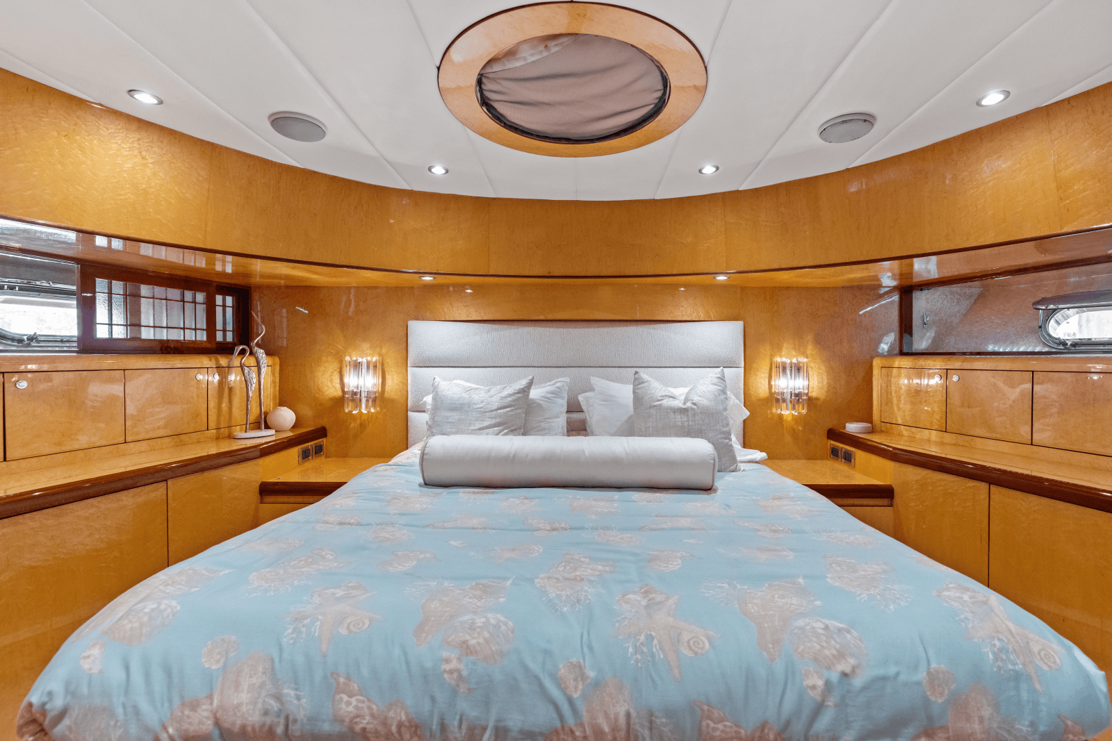 2005 Johnson 87' Motor Yacht