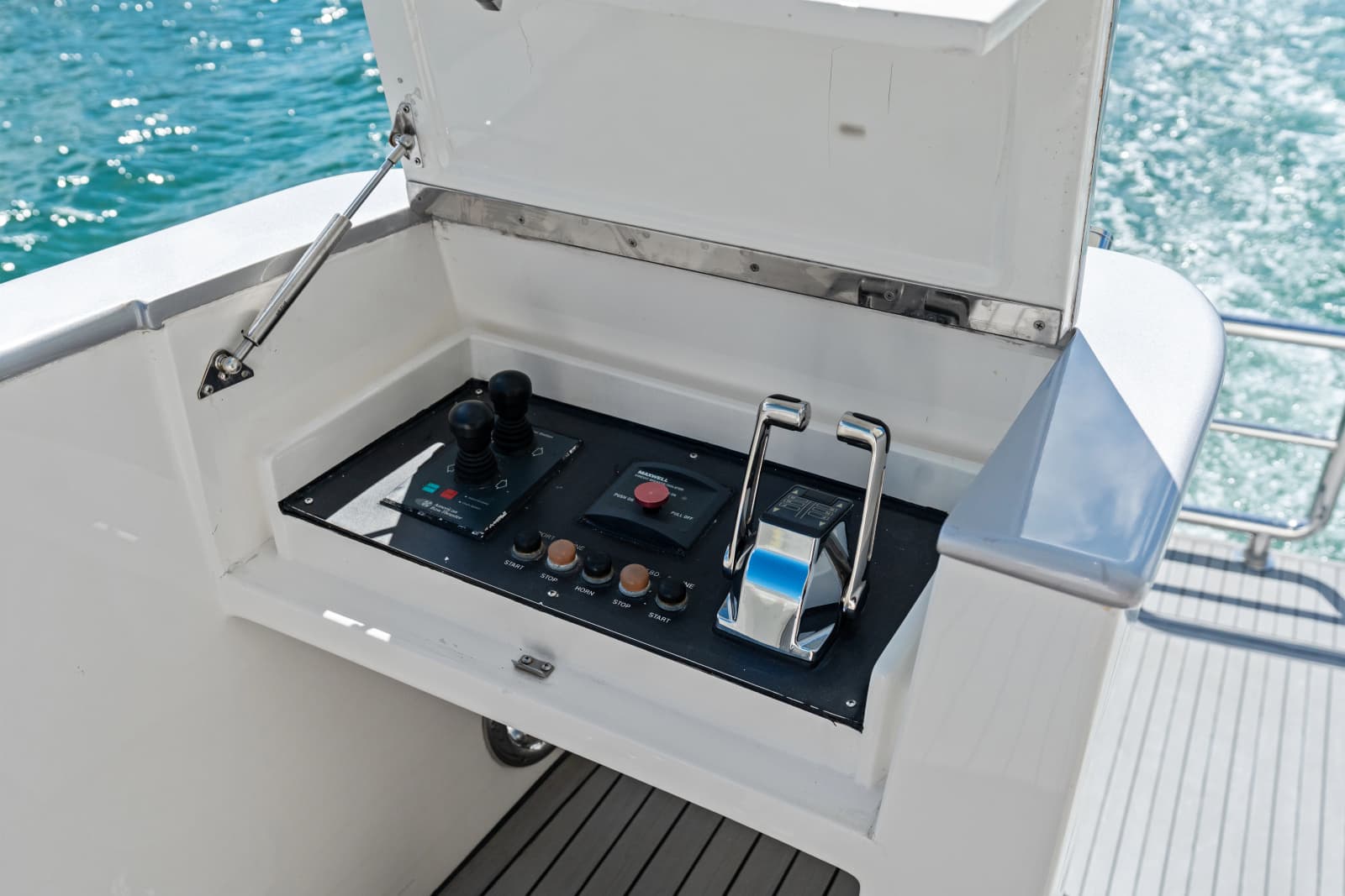 2005 Johnson 87' Motor Yacht