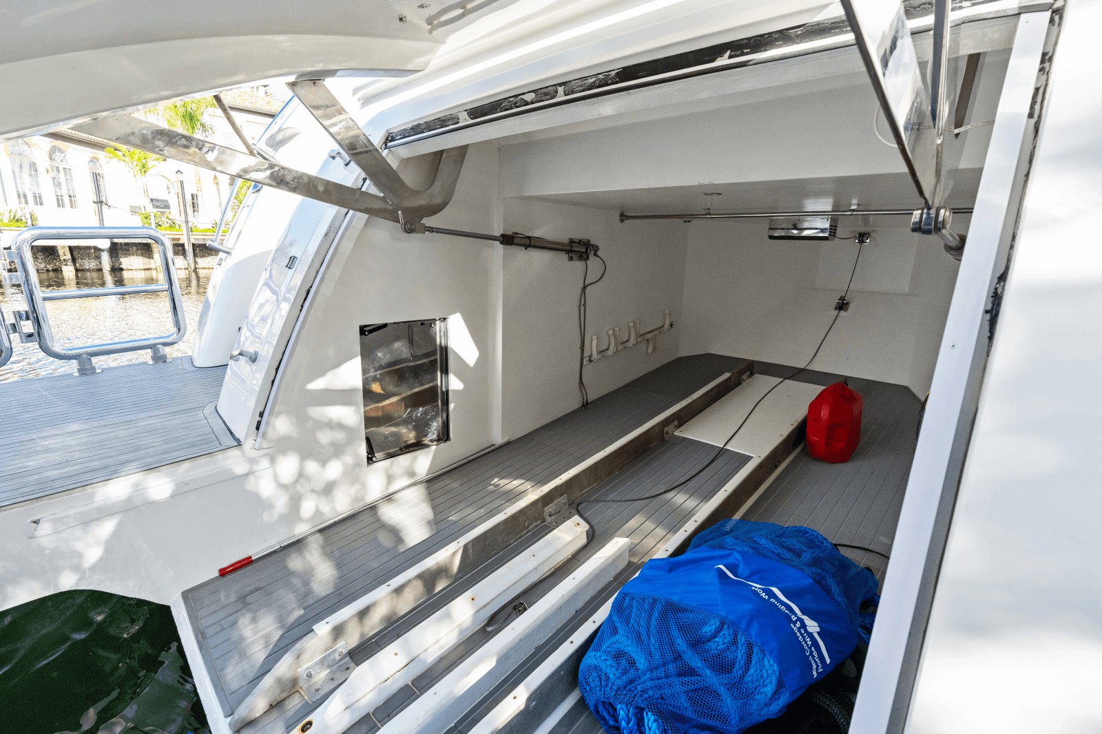 2005 Johnson 87' Motor Yacht