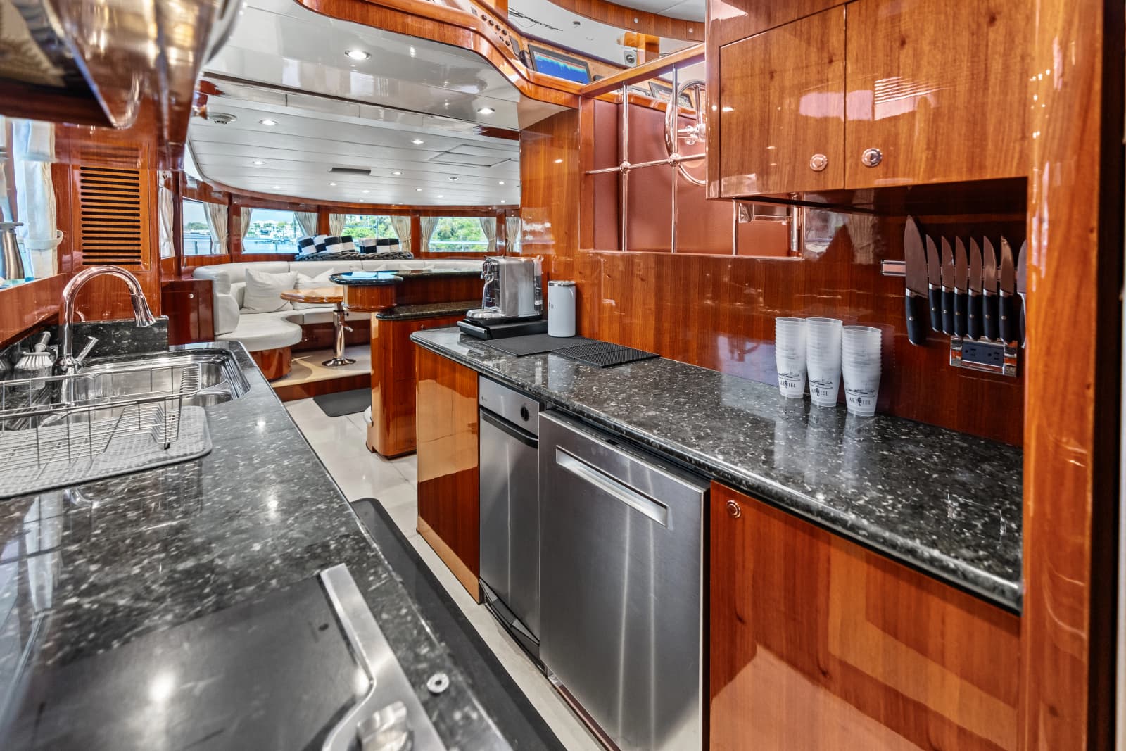 2005 Johnson 87' Motor Yacht