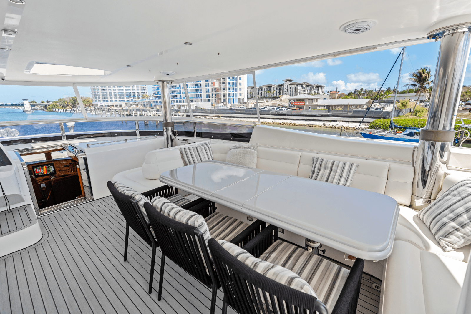2005 Johnson 87' Motor Yacht