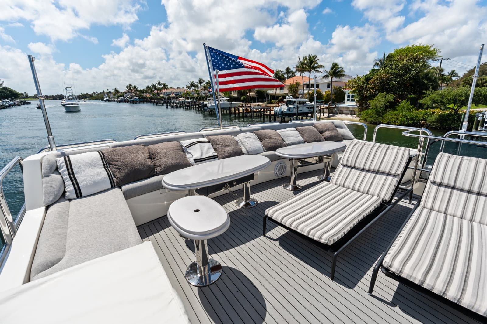 2005 Johnson 87' Motor Yacht