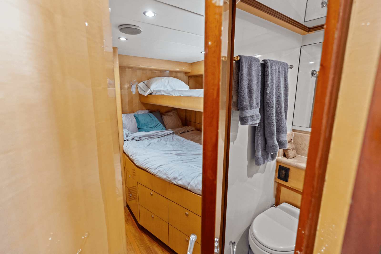 2005 Johnson 87' Motor Yacht