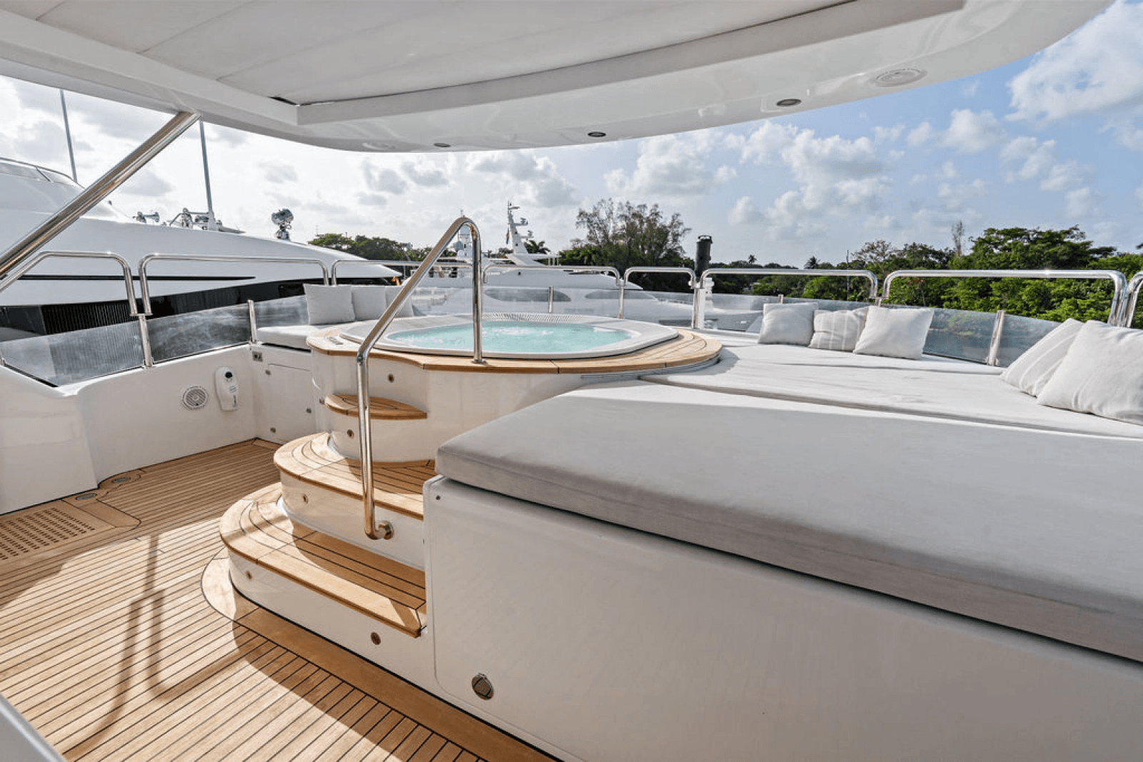 2011 Benetti Classic 121