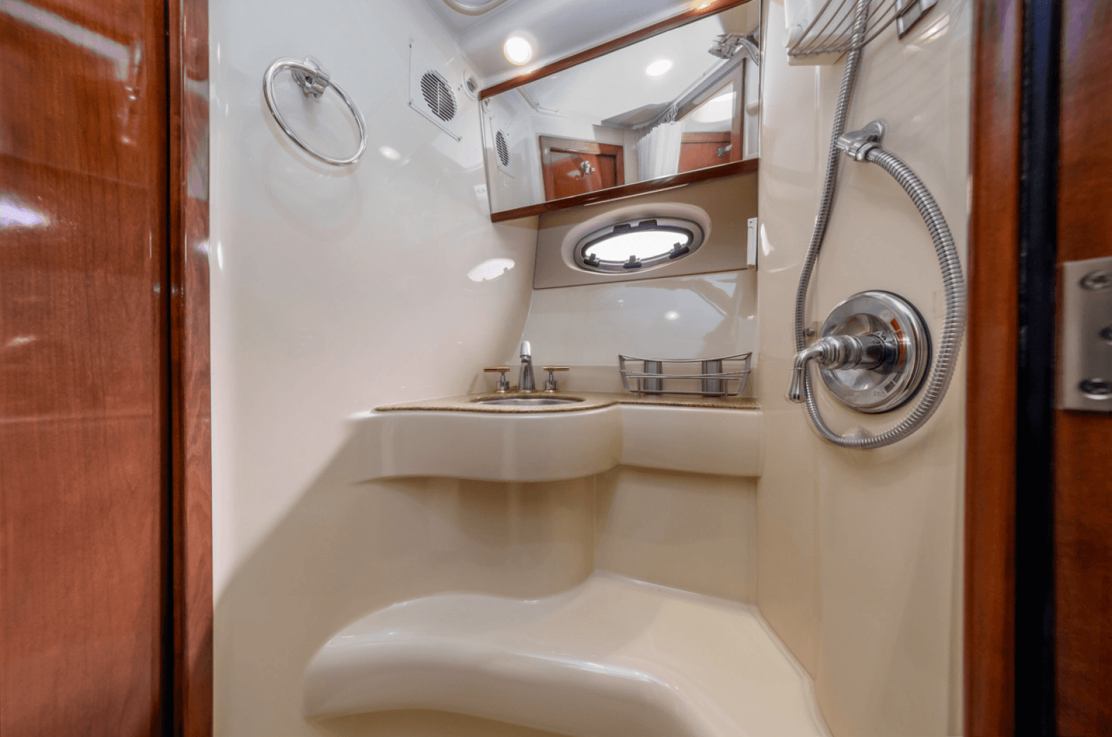 2008 Meridian 391 Sedan Bridge