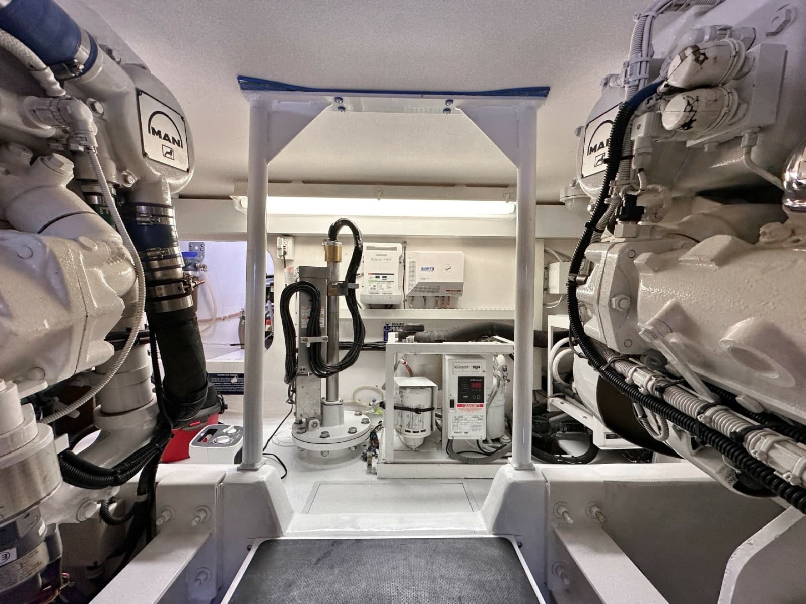 Viking 5- Lady S - Engine Room