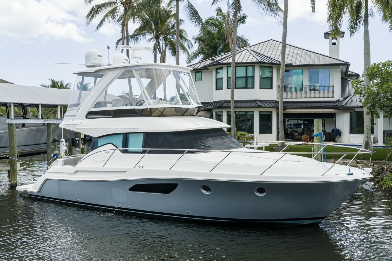 2017 Tiara Yachts 44 Flybridge