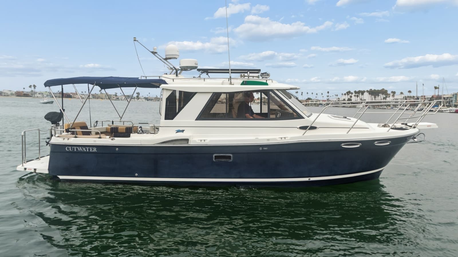 2014 Cutwater 28 "blue fish" - Starboard View of Cutwater 28