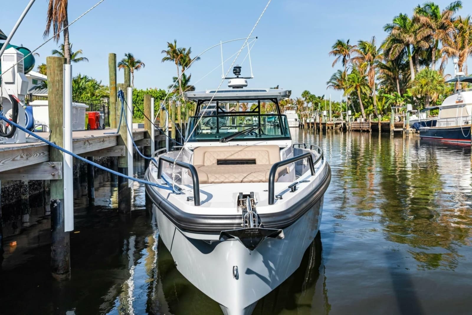 Axopar 37 - Exterior Profile