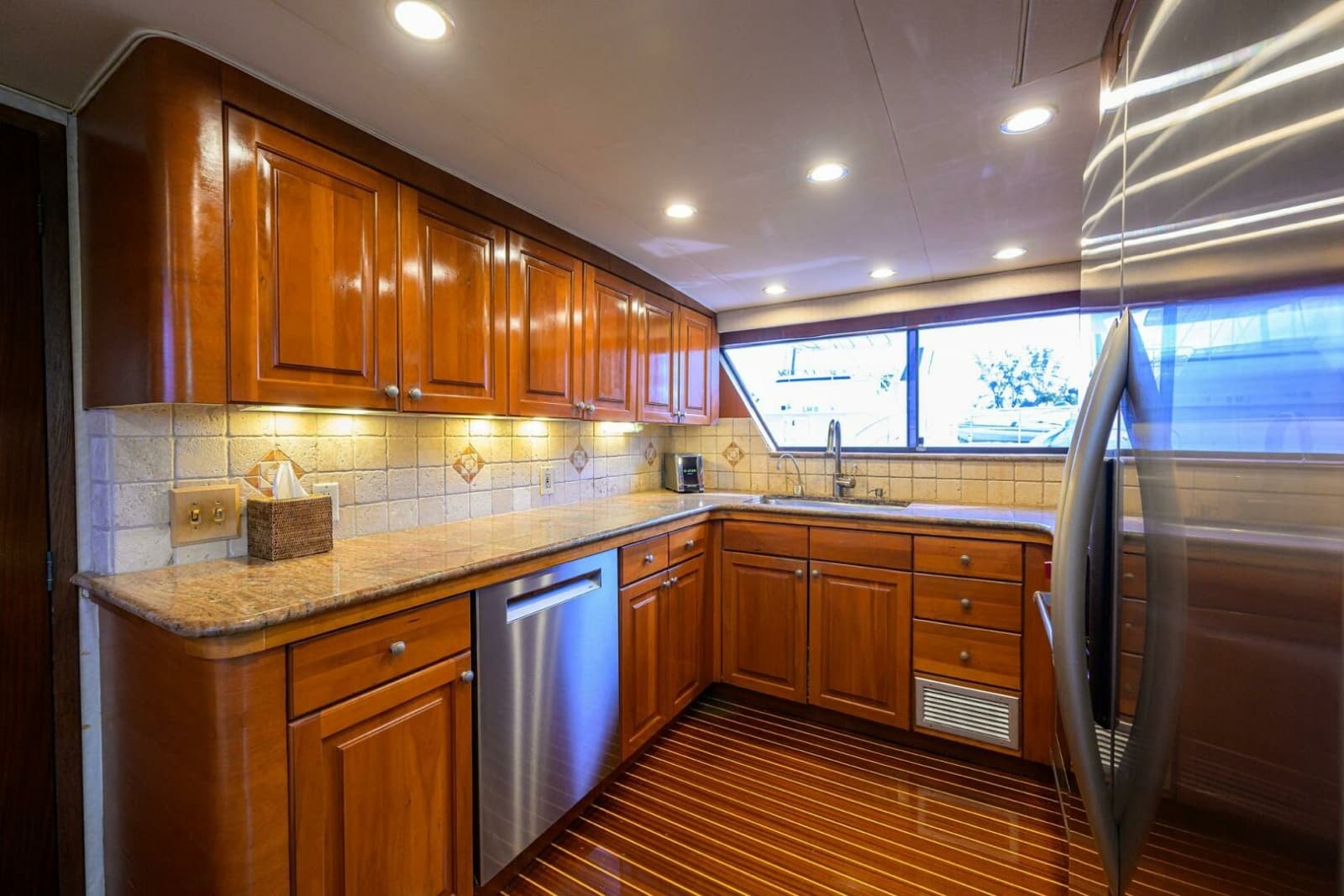1991 Hatteras 78 Cockpit Motor Yacht