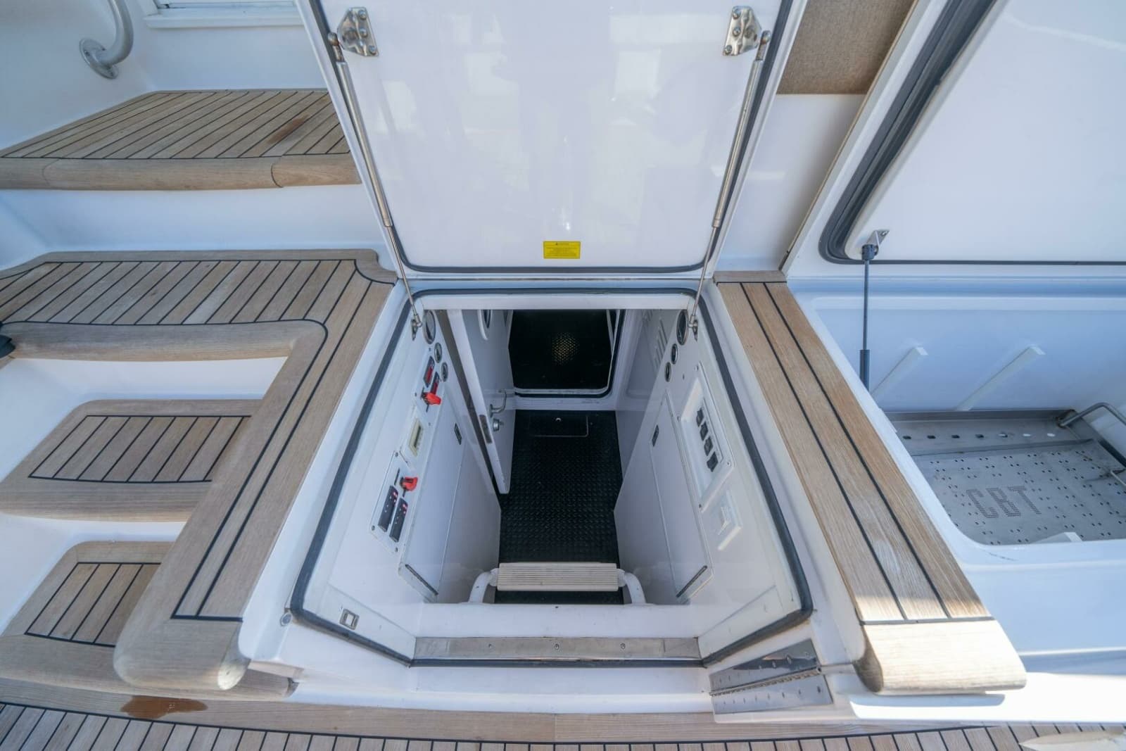 2006 Viking 68 Convertible
